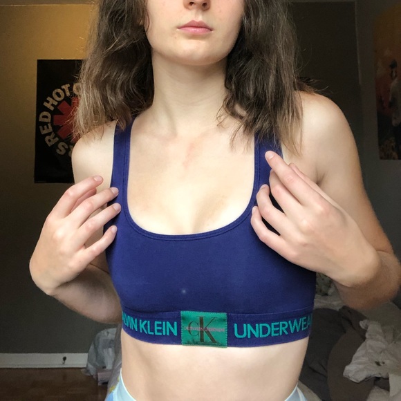 Calvin Klein xs sports bra - Picture 3 of 3